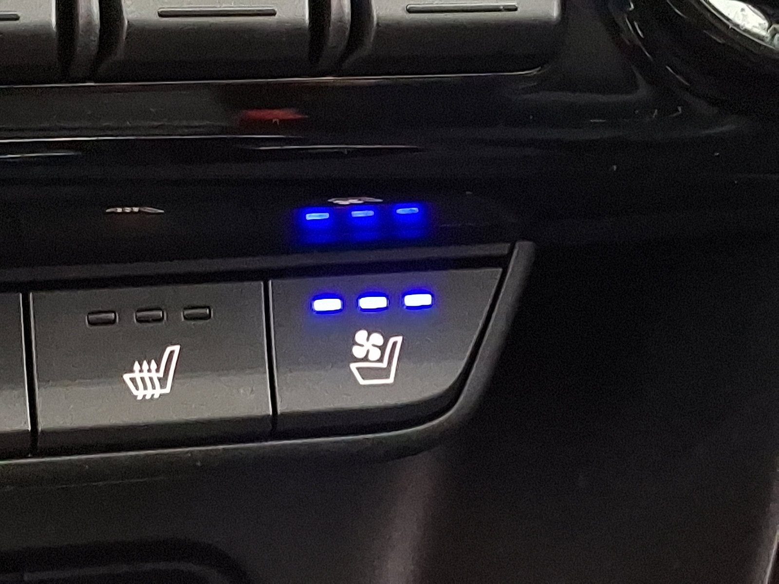 Used 2022 Kia Sportage EX w/ EX Technology Package image 24