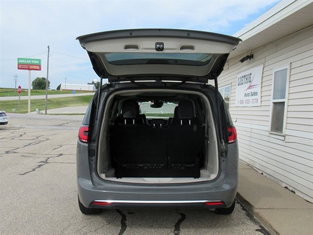 Used 2022 Chrysler Pacifica Limited image 9
