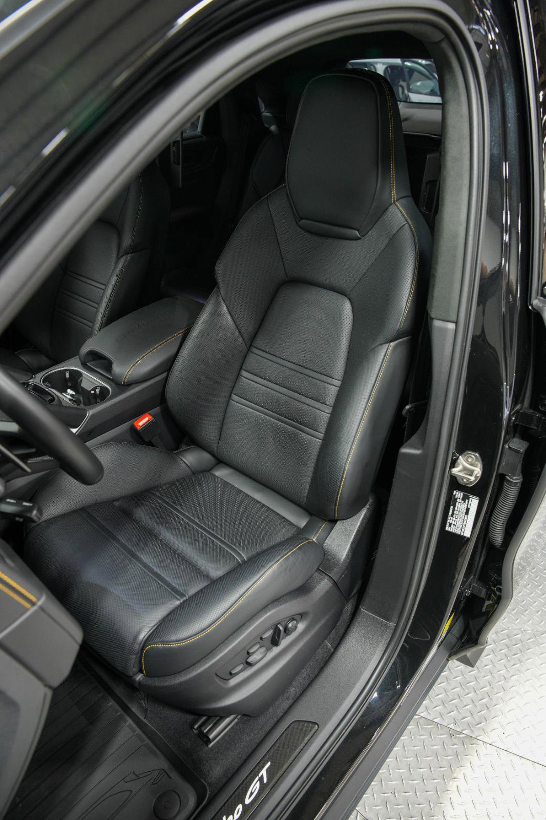 Used 2024 Porsche Cayenne Turbo GT image 94