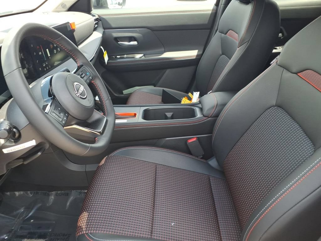 New 2026 Nissan Kicks SR w/ SR Premium Package AWD/4WD image 17