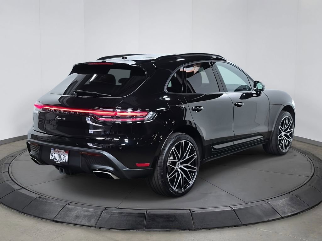 Certified 2025 Porsche Macan image 7