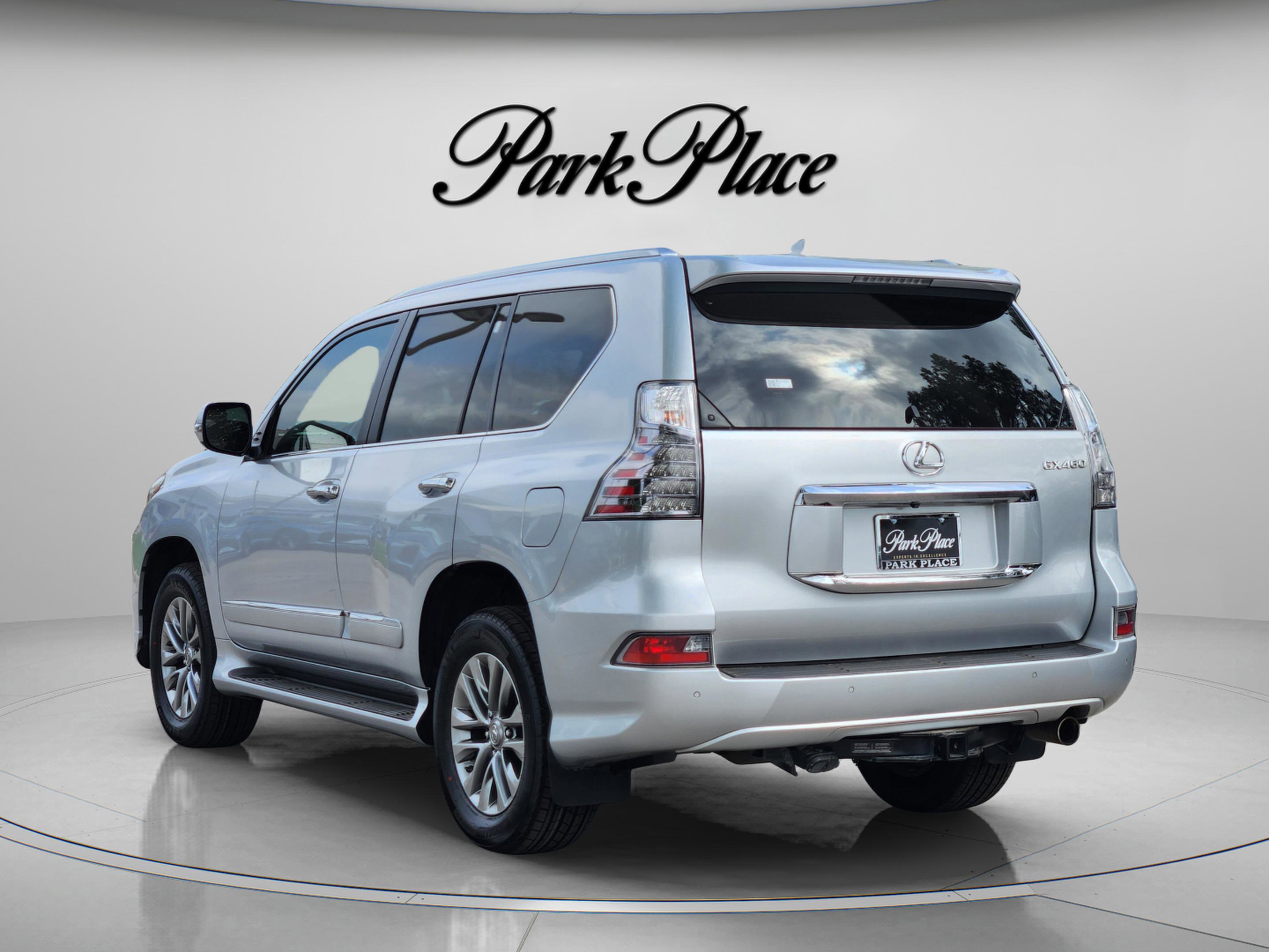 Used 2017 Lexus GX 460 Luxury w/ Preferred Accessory Package image 3