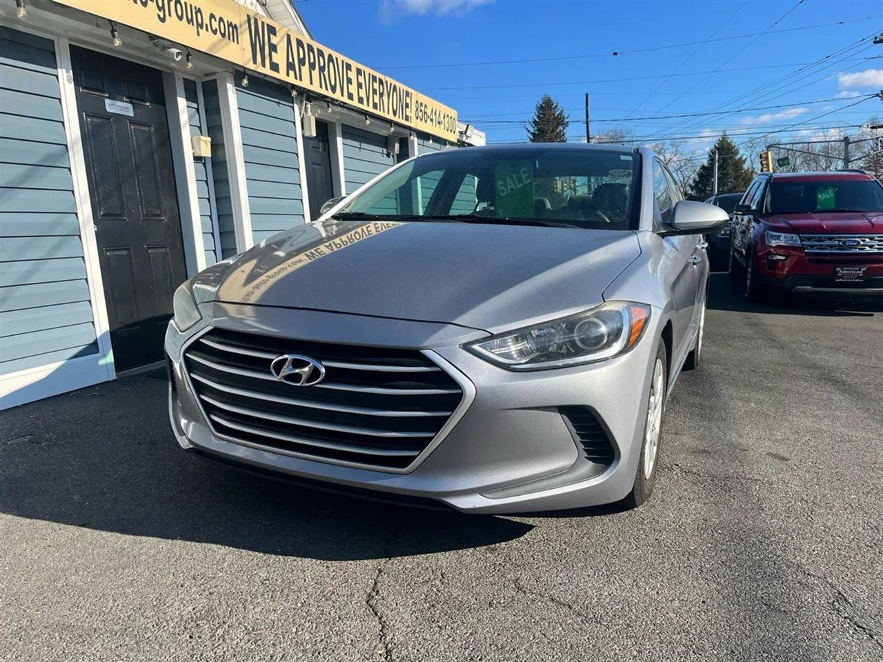 Used 2017 Hyundai Elantra SE image 2