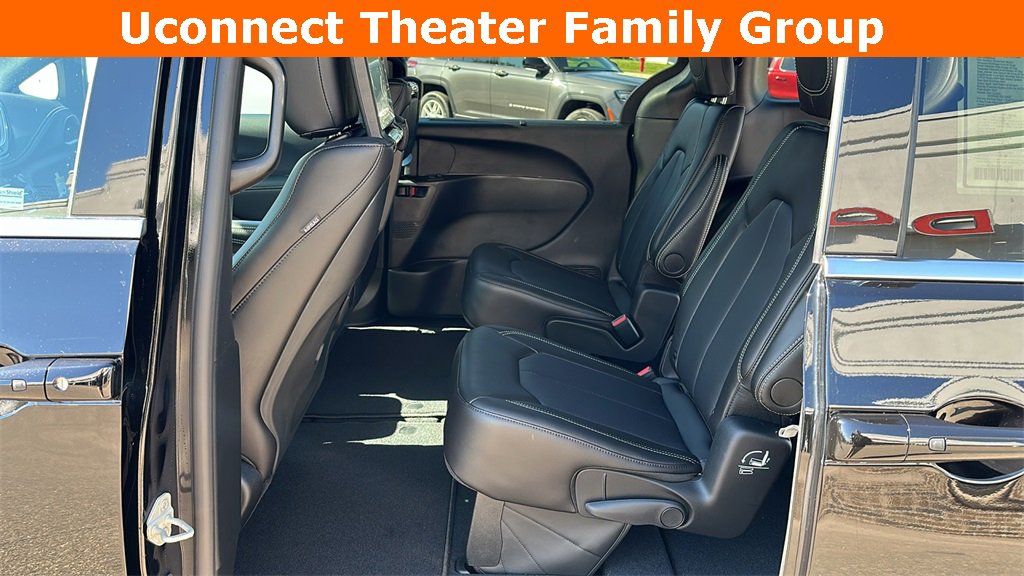 New 2026 Chrysler Pacifica Select image 25