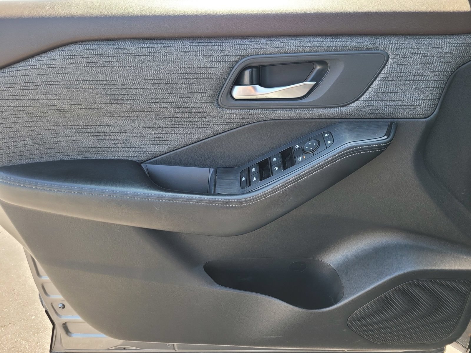 Used 2023 Nissan Rogue SV FWD image 28