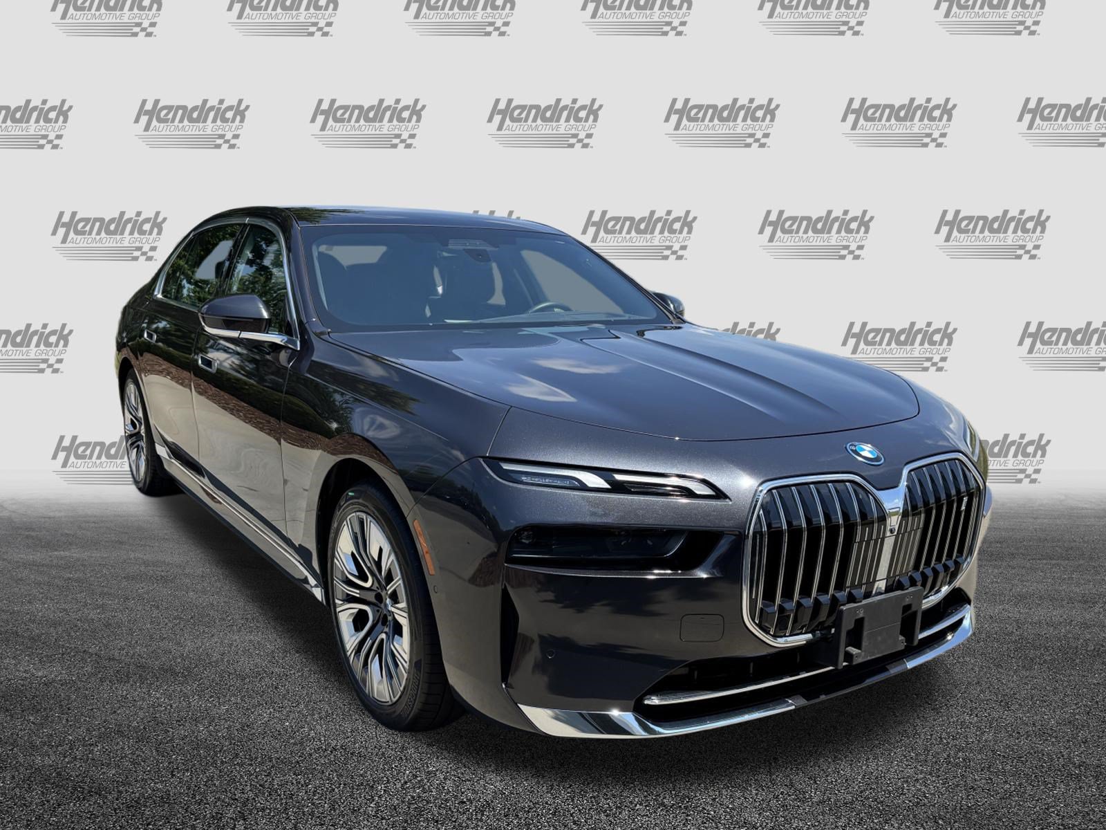 Certified 2023 BMW i7 xDrive60 AWD/4WD image 2