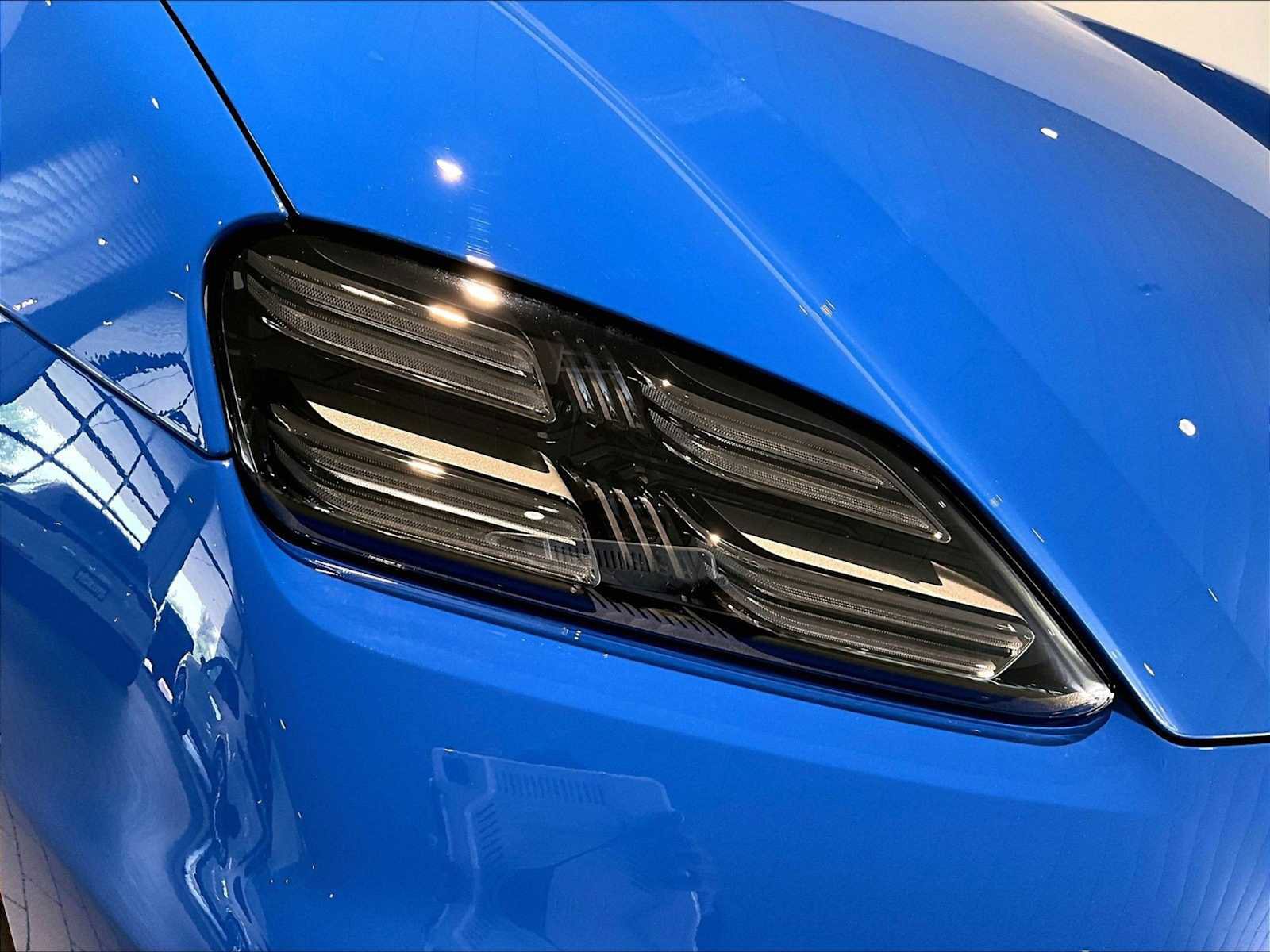 New 2026 Porsche Macan 4 Electric AWD/4WD image 12