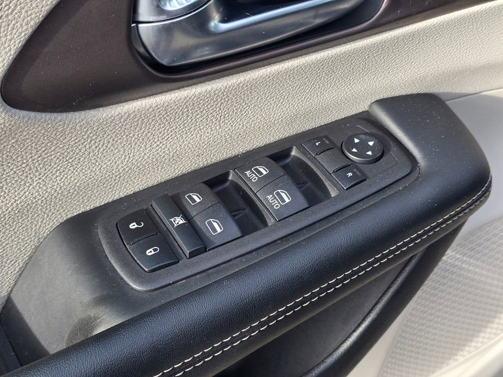 Used 2023 Chrysler Voyager LX image 20