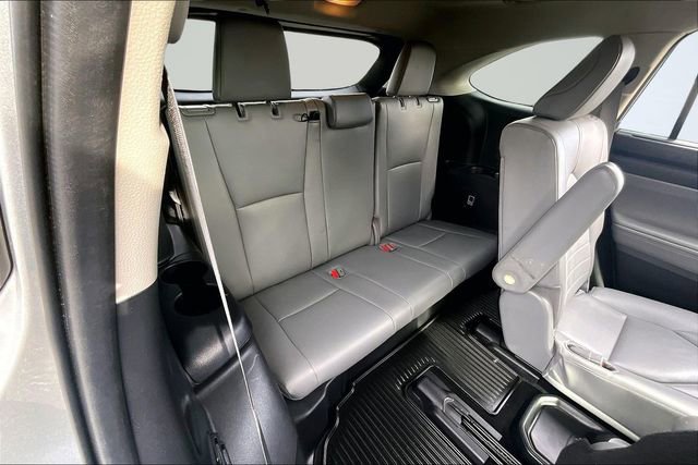 Used 2023 Toyota Highlander L image 28