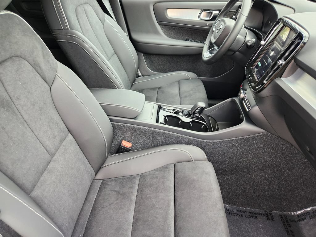 New 2026 Volvo XC40 B5 Ultra w/ Climate Package AWD/4WD image 5