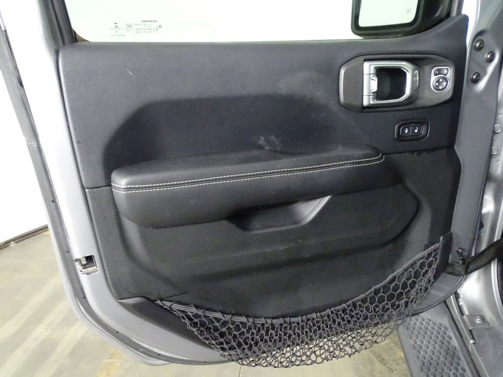 Used 2018 Jeep Wrangler Unlimited Sahara w/ Safety Group image 14