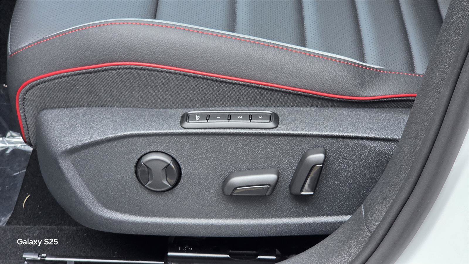 New 2026 Volkswagen GTI SE FWD image 15