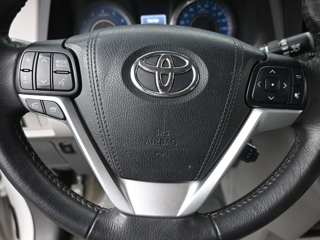 Used 2017 Toyota Sienna XLE w/ XLE Navigation Package image 16