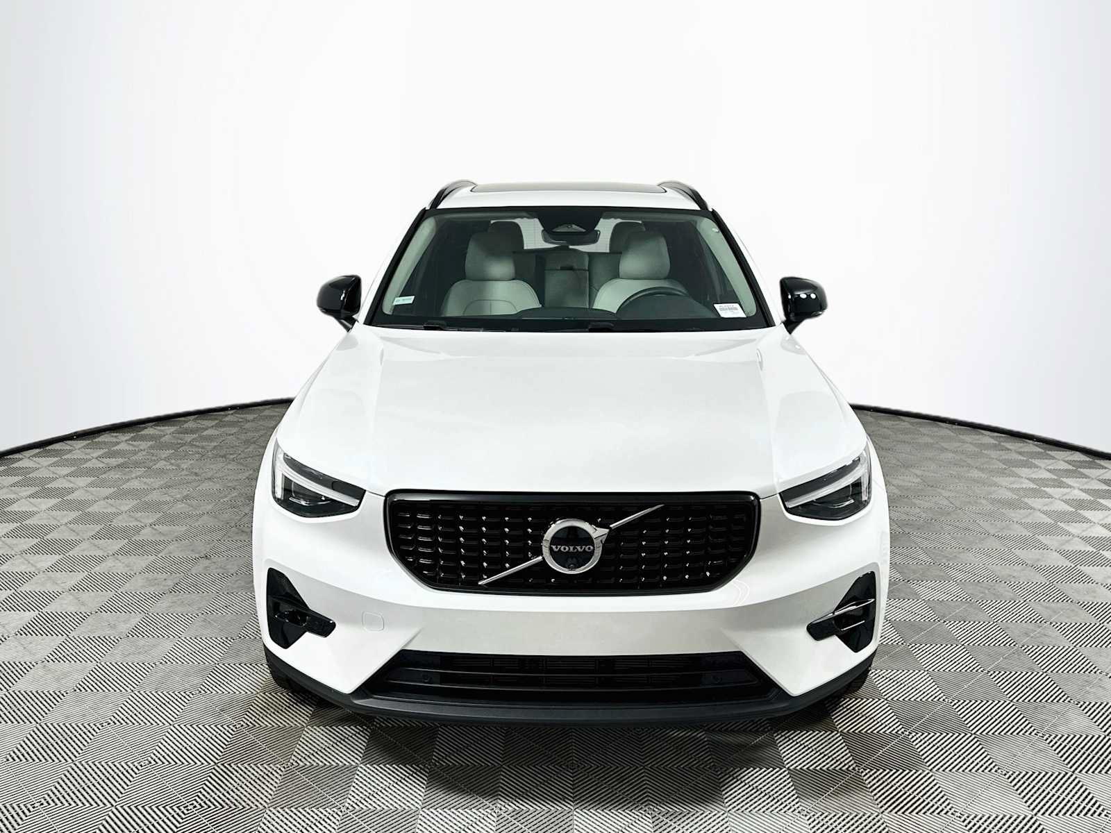 Used 2026 Volvo XC40 B5 Plus w/ Protection Package Premier AWD/4WD image 2