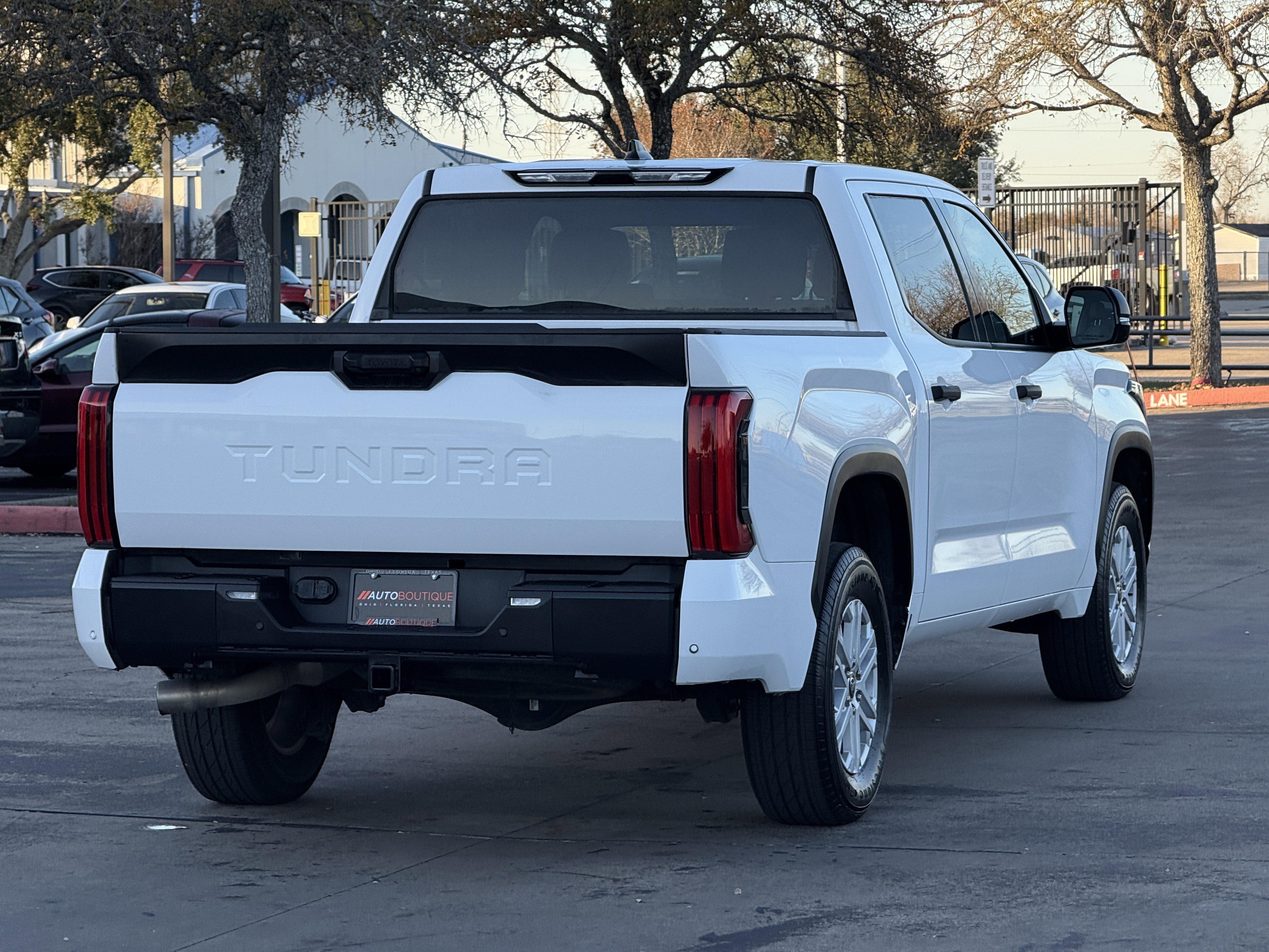 Used 2022 Toyota Tundra SR5 w/ SR5 Convenience Package image 11