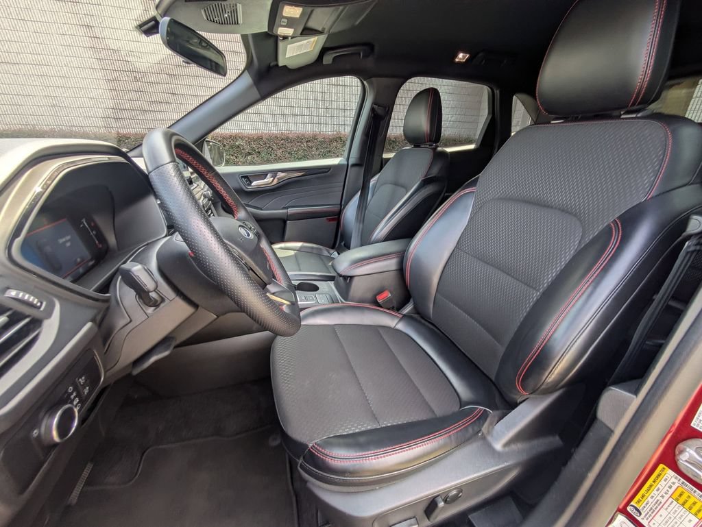 Used 2025 Ford Escape ST-Line FWD image 24