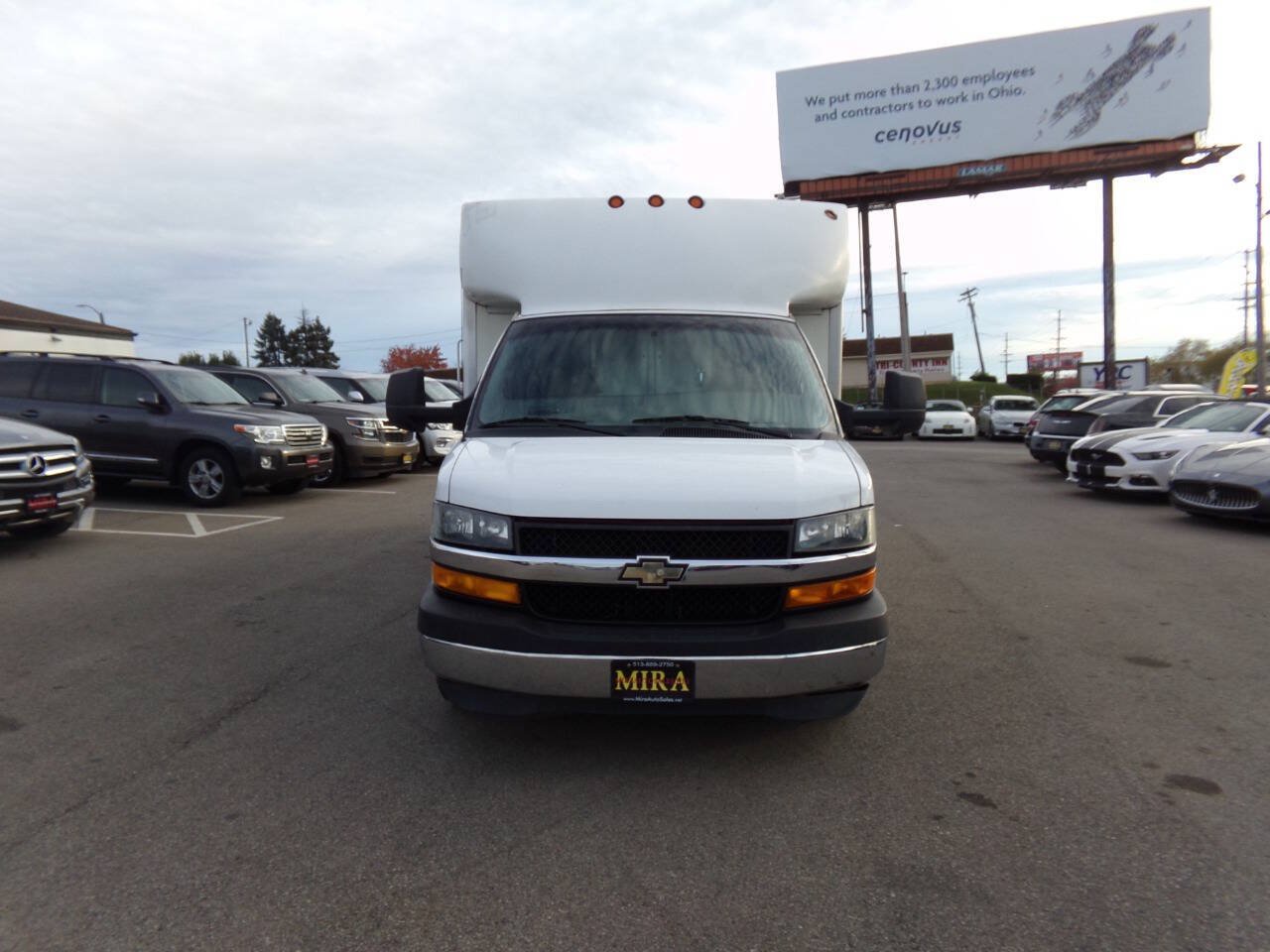 Used 2018 Chevrolet Express 3500 w/ Power Convenience Package RWD image 3