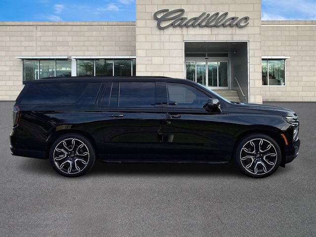 Used 2025 Chevrolet Suburban RST w/ RST Capability Package AWD/4WD image 8