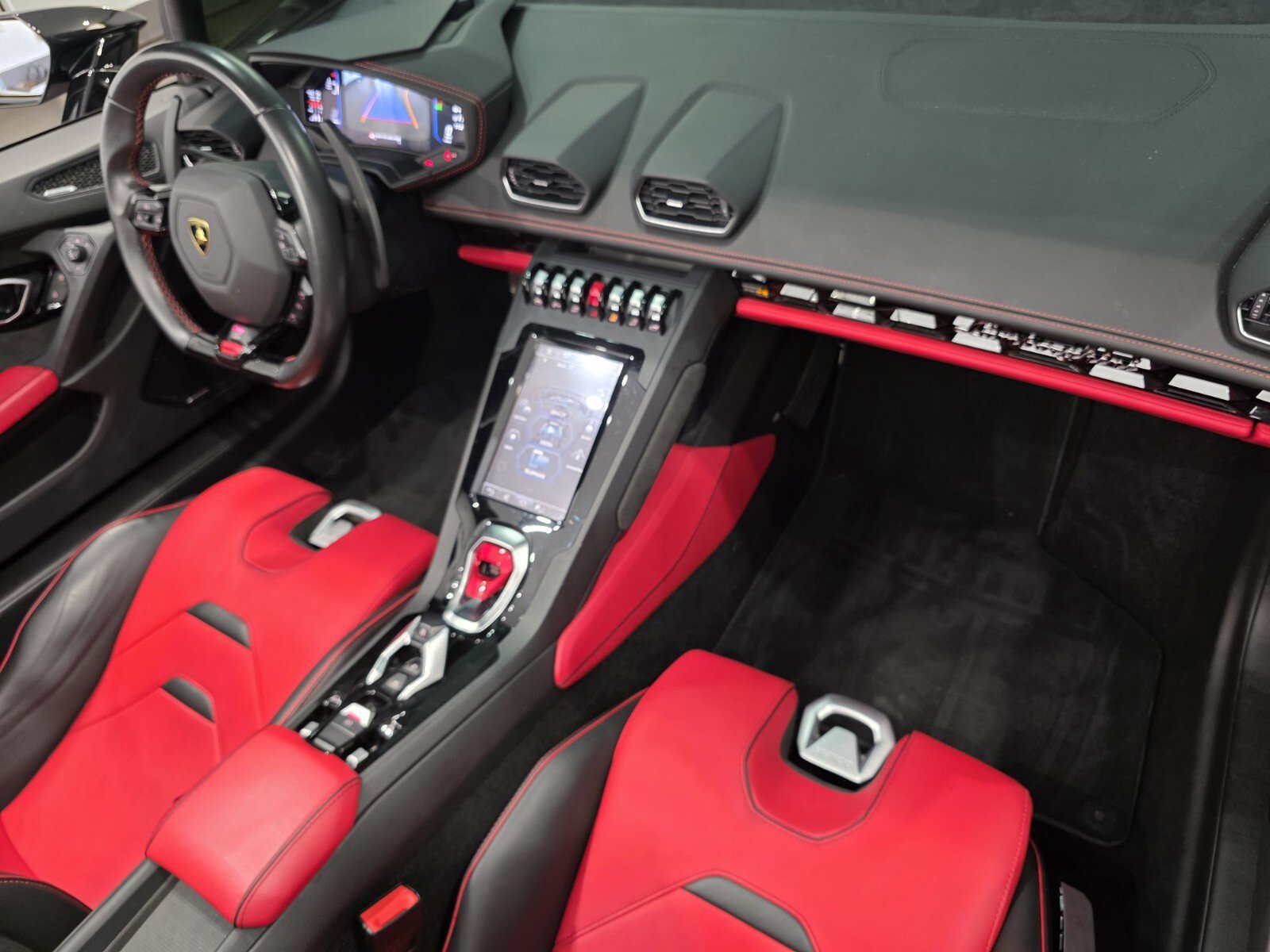 Used 2022 Lamborghini Huracan EVO RWD image 19