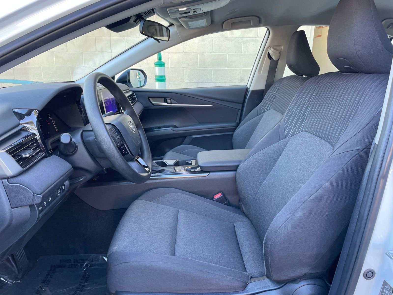 Used 2025 Toyota Camry LE image 27