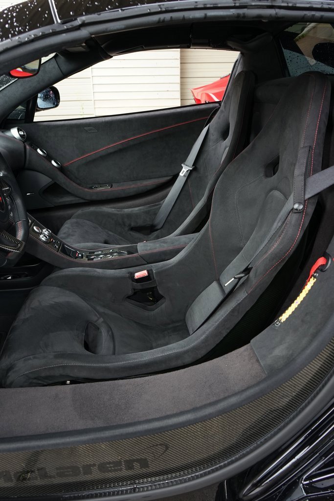 Used 2015 McLaren 650S Spider image 9