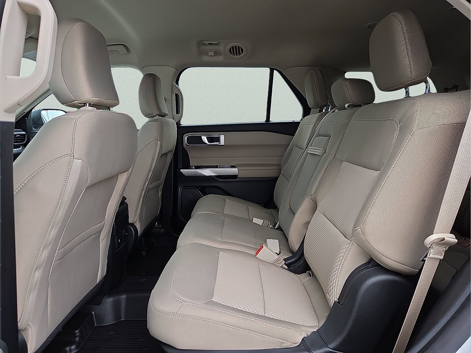 Used 2024 Ford Explorer XLT AWD/4WD image 11