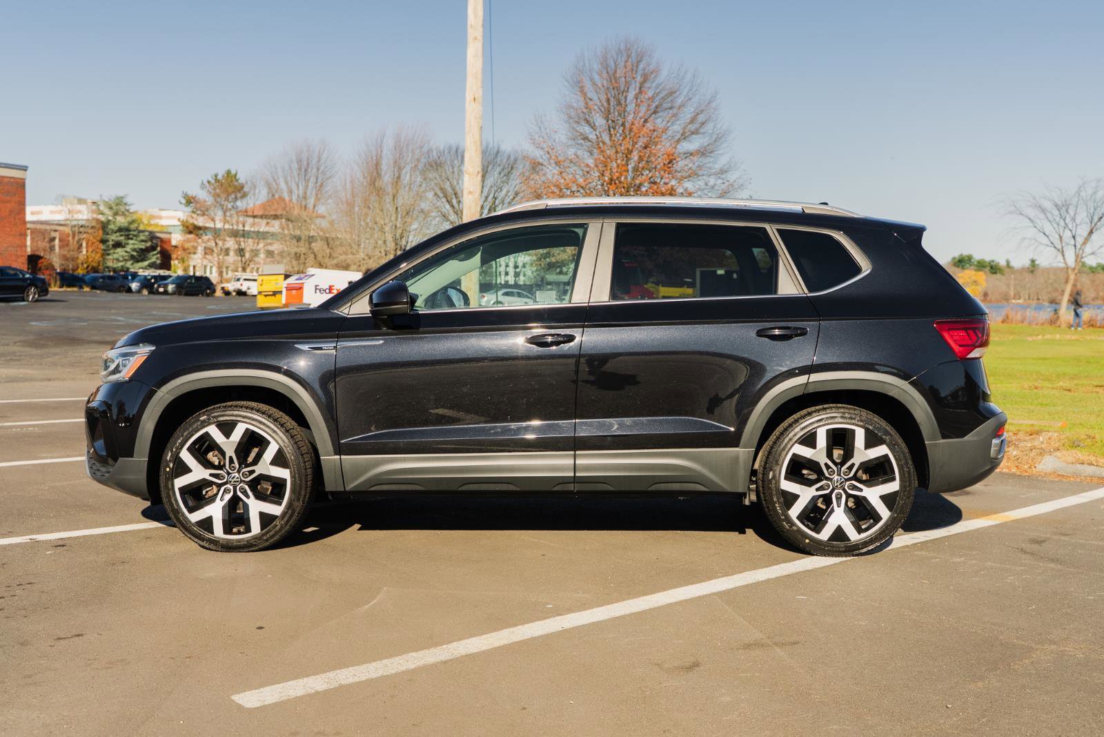 Used 2022 Volkswagen Taos SEL w/ Panoramic Sunroof Package image 3