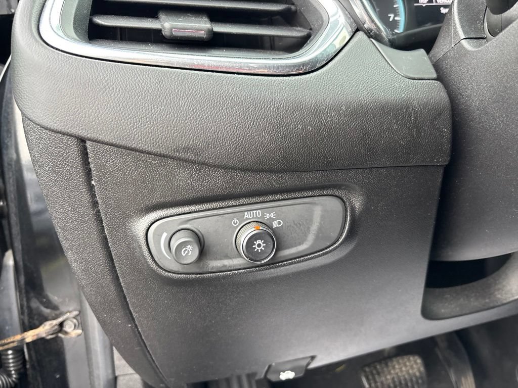 Used 2018 Chevrolet Equinox LT AWD/4WD image 17