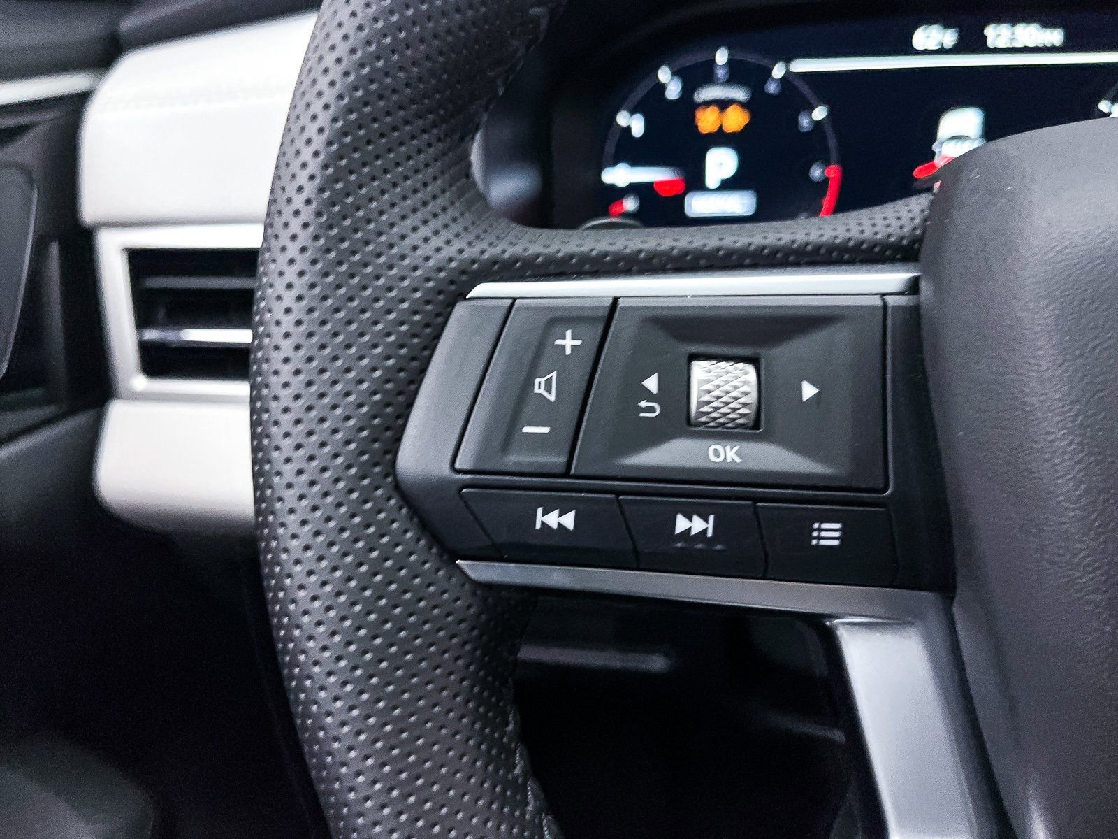 New 2025 Mitsubishi Outlander SE image 24