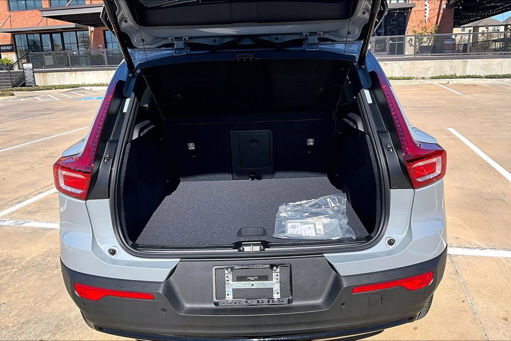 New 2026 Volvo XC40 B4 Core image 45