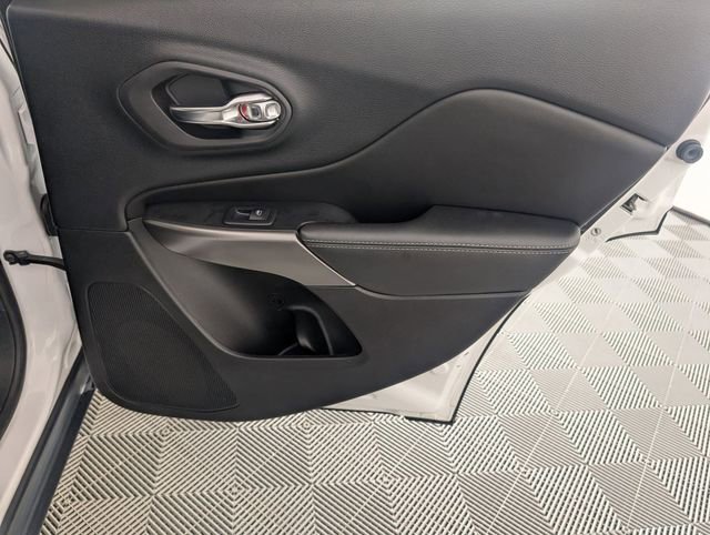 Used 2019 Jeep Cherokee Limited image 34