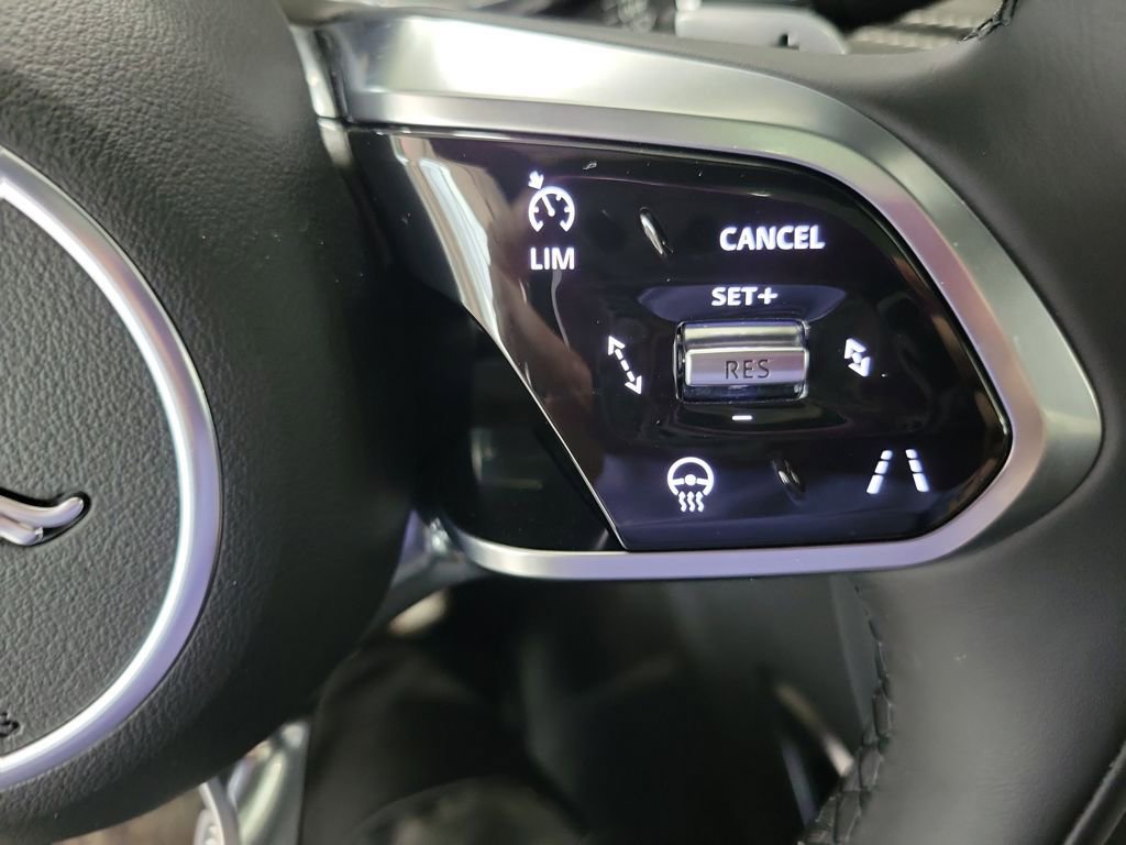 Used 2025 Jaguar F-PACE R-Dynamic S image 36