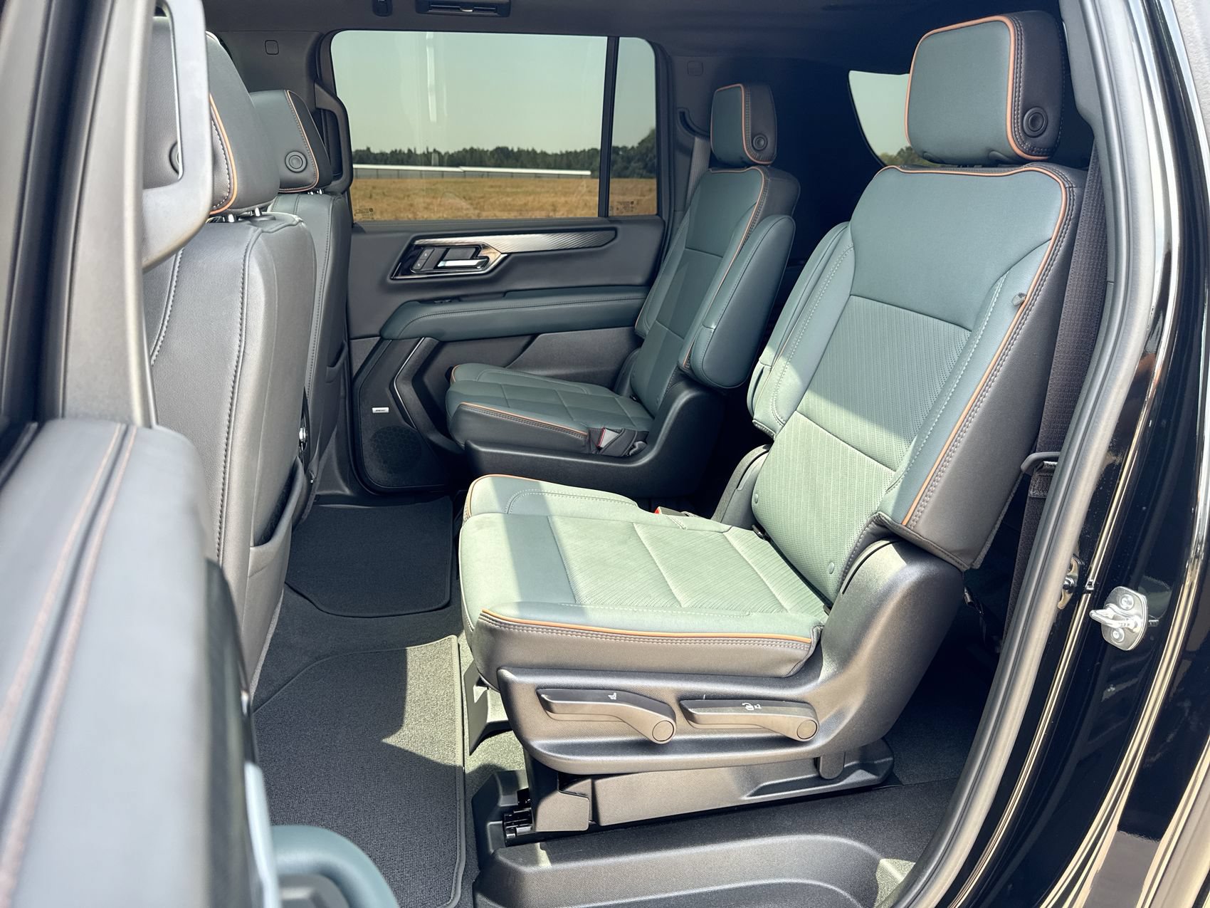 Used 2026 GMC Yukon XL AT4 AWD/4WD image 24