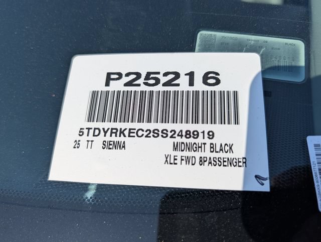 Used 2025 Toyota Sienna XLE FWD image 36
