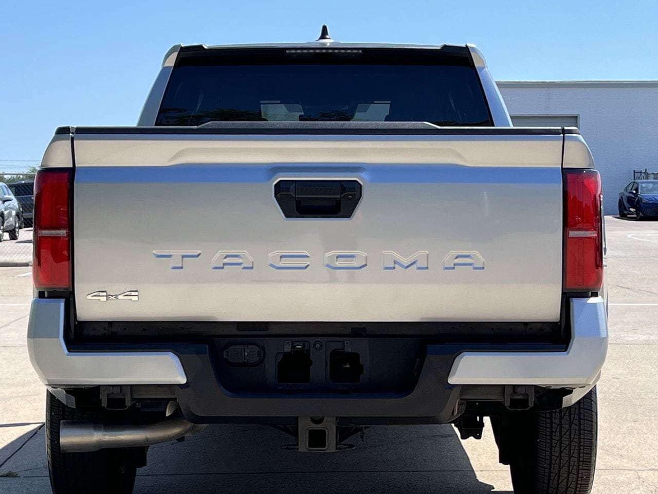 Used 2025 Toyota Tacoma SR5 AWD/4WD image 5
