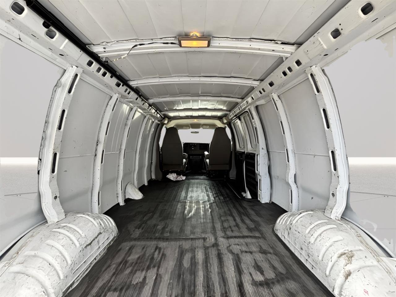 Used 2010 Chevrolet Express 2500 Extended image 23