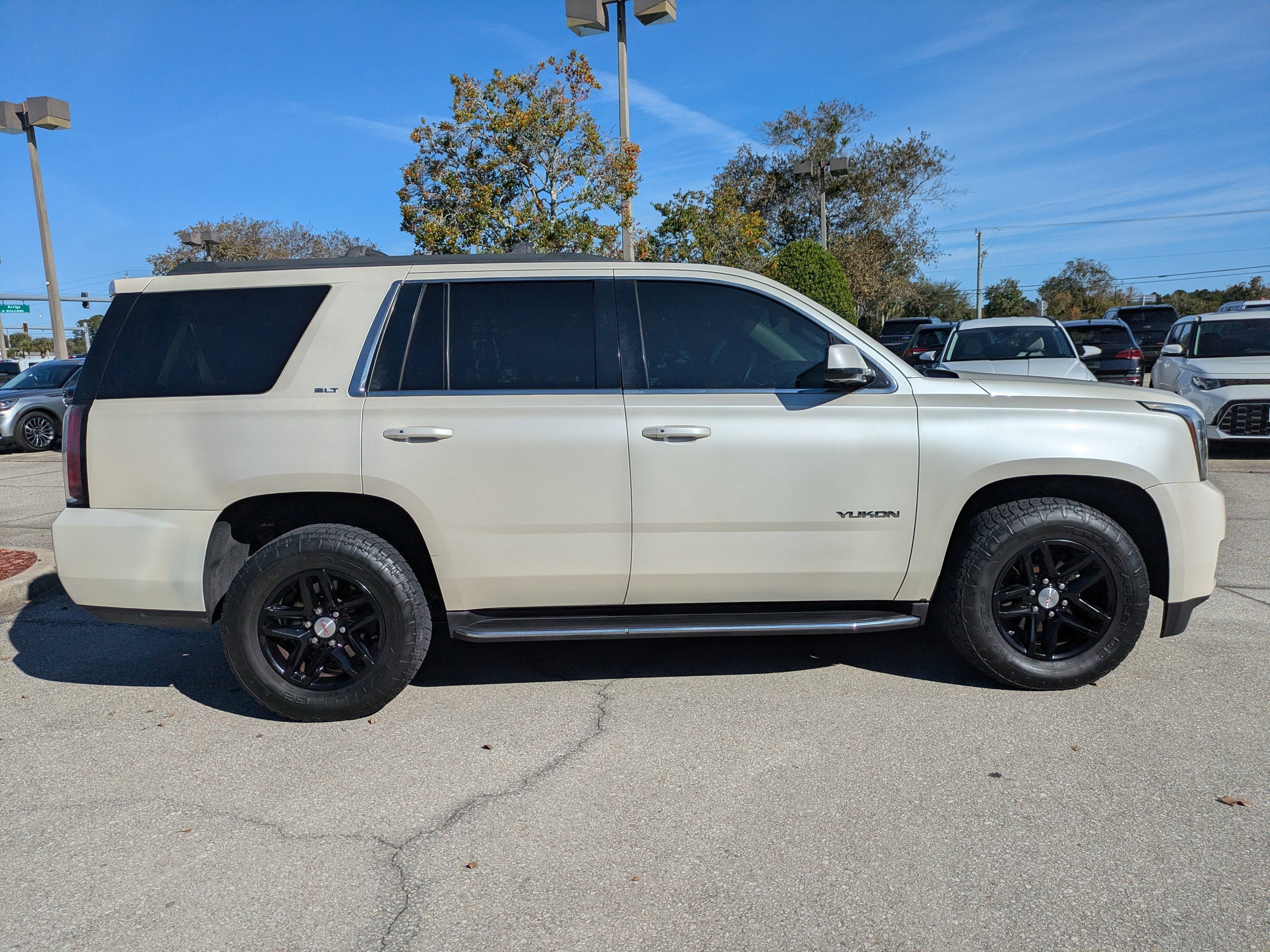 Used 2015 GMC Yukon SLT w/ HD Trailering Package image 3