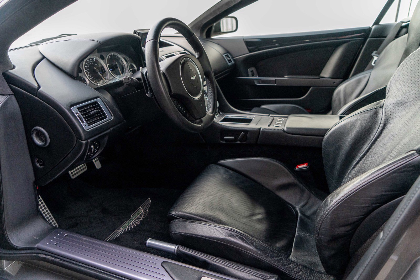 Used 2006 Aston Martin DB9 Coupe RWD image 12