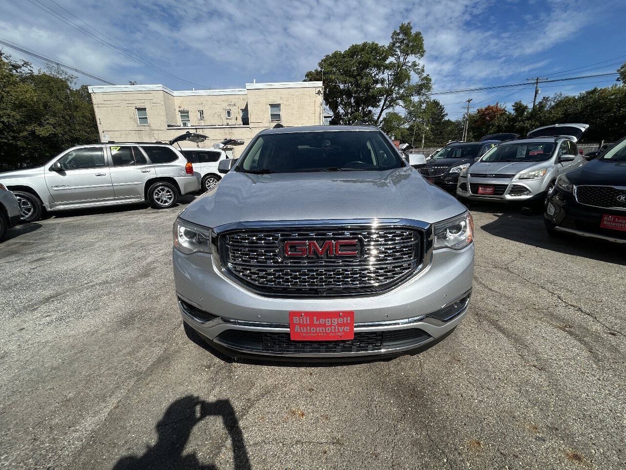 Used 2017 GMC Acadia Denali w/ Technology Package FWD image 3