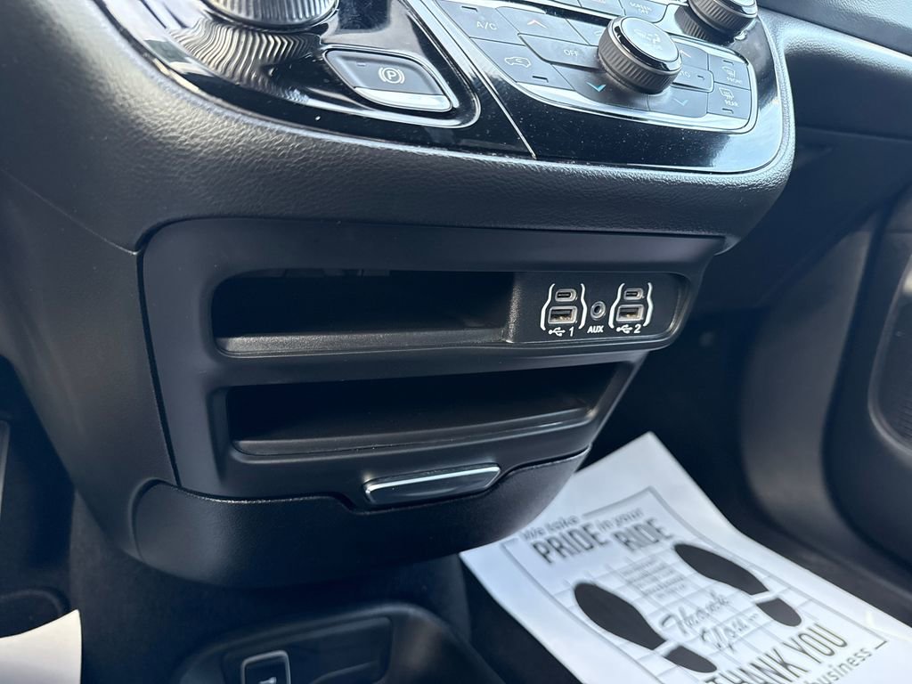 Used 2025 Chrysler Pacifica Select image 22