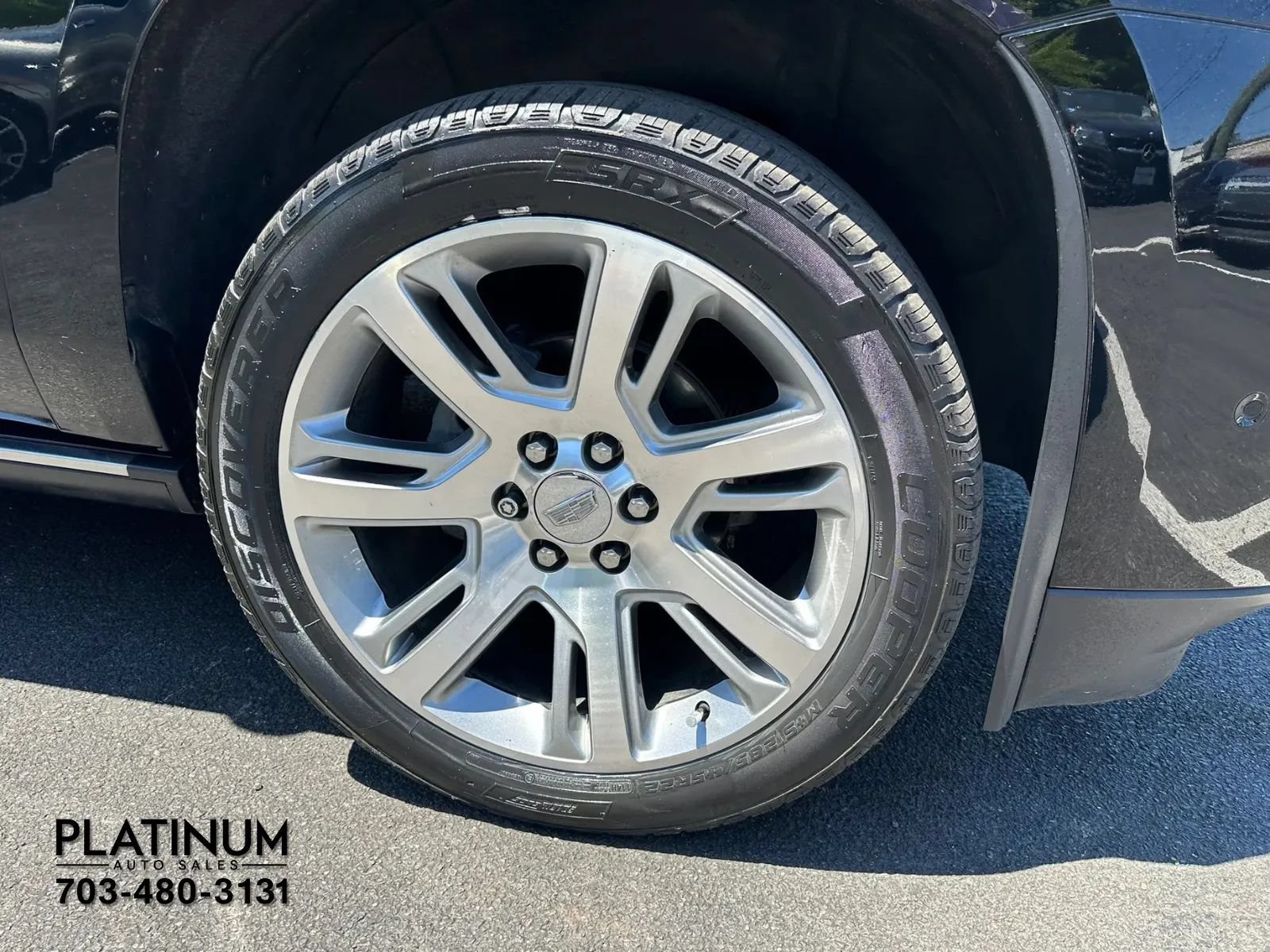 Used 2017 Cadillac Escalade ESV Premium Luxury AWD/4WD image 25