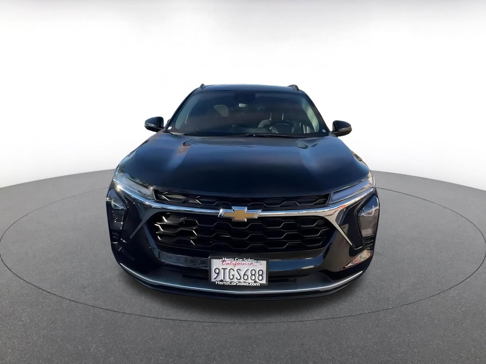 Used 2025 Chevrolet Trax LT w/ LT Convenience Package image 4