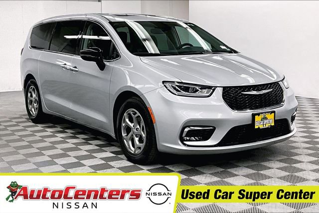 Used 2024 Chrysler Pacifica Limited image 1