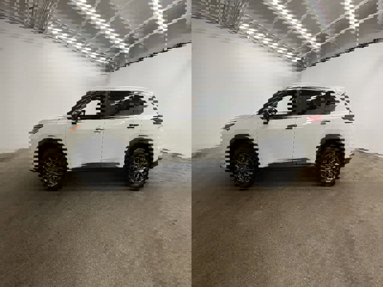 Used 2024 Nissan Rogue S image 3