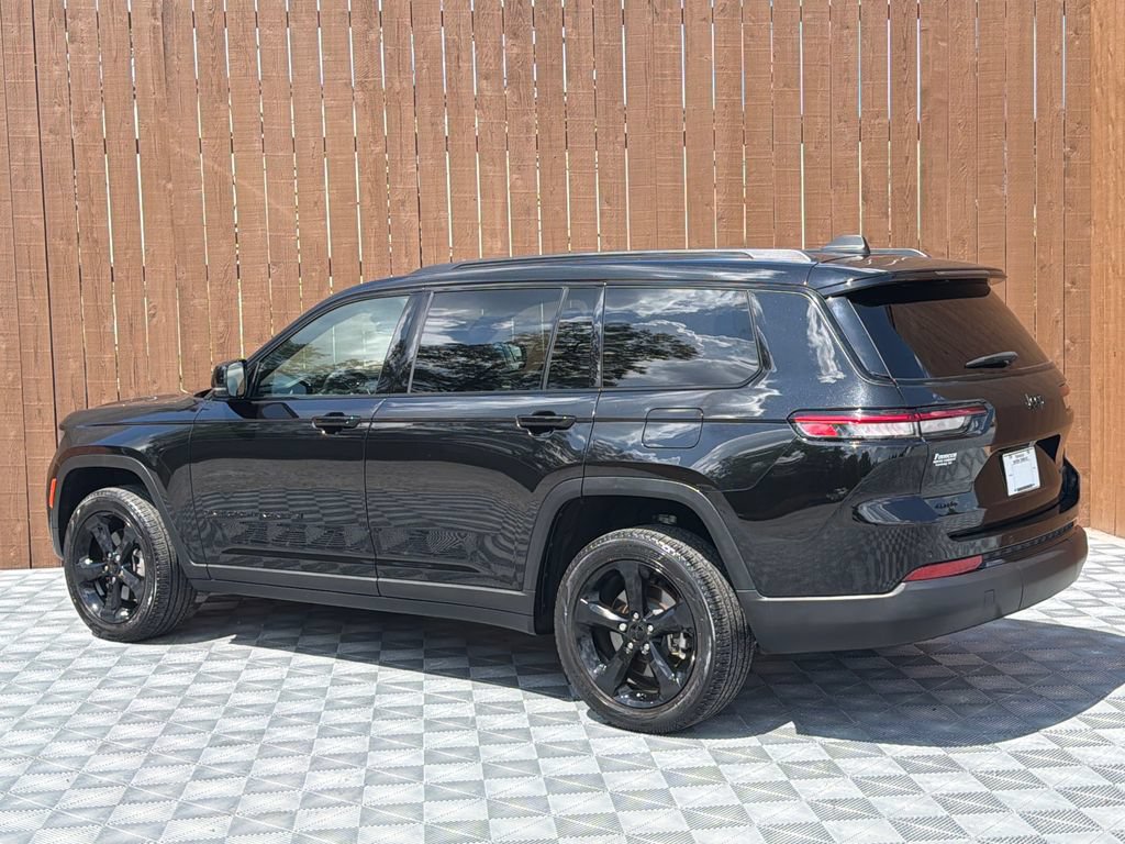 Used 2024 Jeep Grand Cherokee L Limited w/ Black Appearance Package AWD/4WD image 17