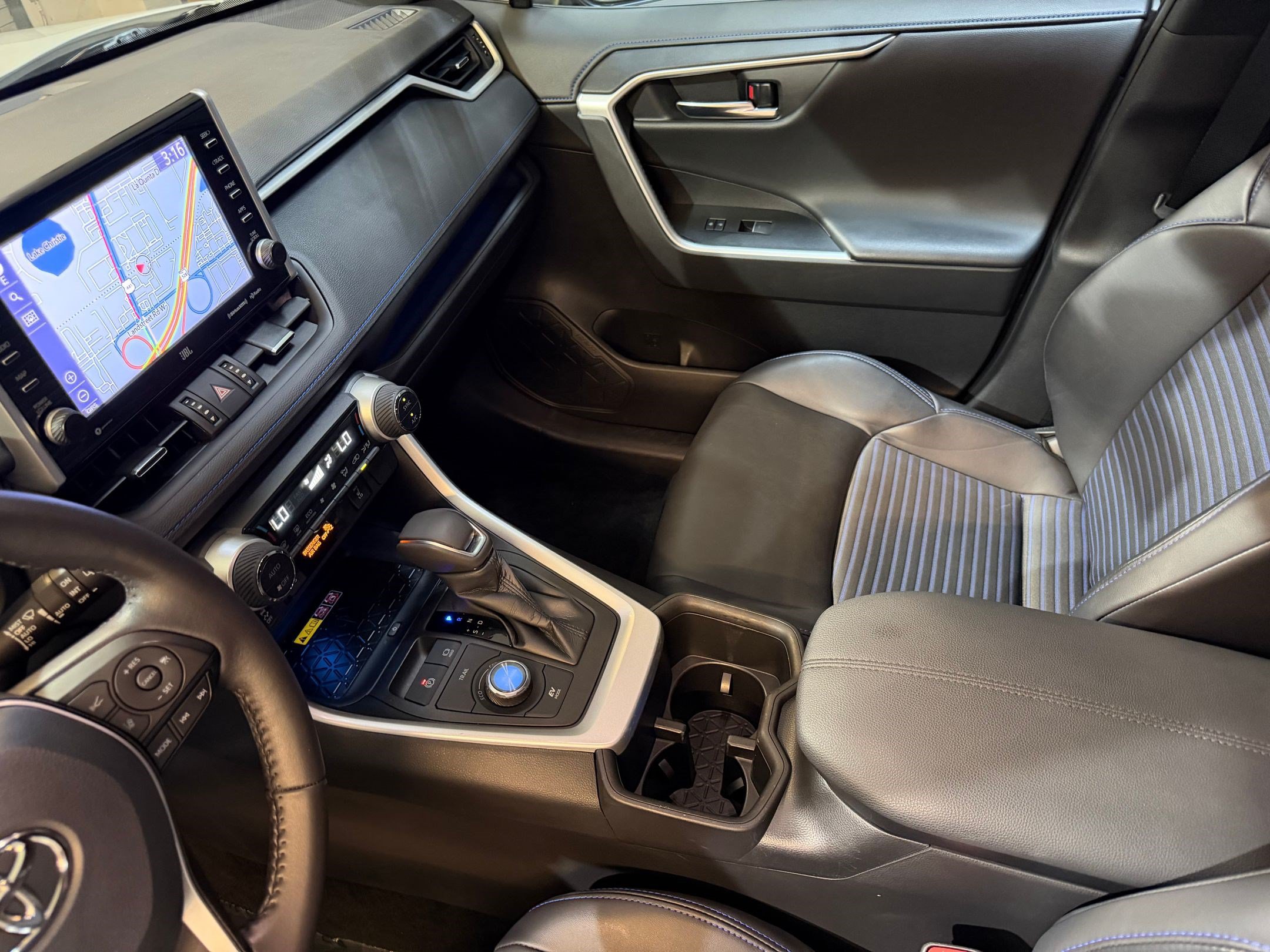 Used 2022 Toyota RAV4 XSE AWD/4WD image 33