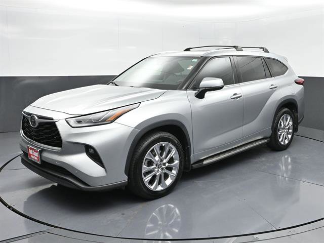 Used 2021 Toyota Highlander Limited FWD image 1