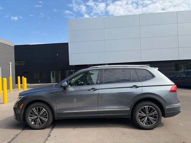 Used 2024 Volkswagen Tiguan Wolfsburg Edition w/ Panoramic Sunroof Package AWD/4WD image 7