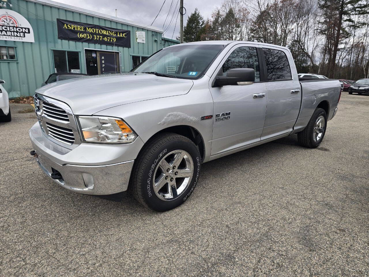 Used 2015 RAM 1500 Classic SLT w/ SLT Plus D￩cor Group image 3