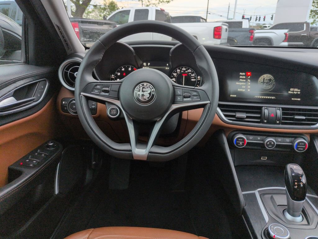 Used 2019 Alfa Romeo Giulia AWD image 13